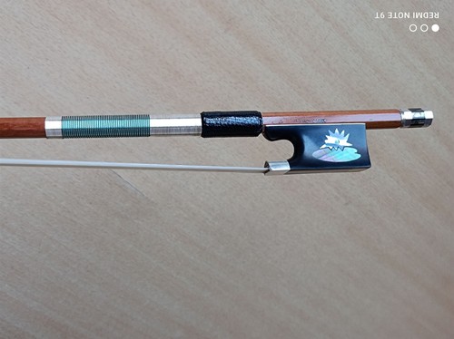 Barand new violin bow - ,, frog